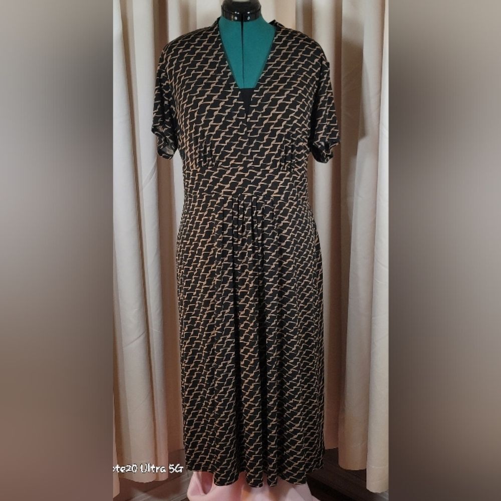 0819. NWTs ~ Style & Co. ~ Geometric Print Dress ~ 2XL ~ Empire Waist~ Slimming! - Picture 3 of 8